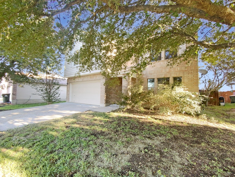 Photo 5 of 27 - 111 Salerno Dr, San Marcos, TX 78666