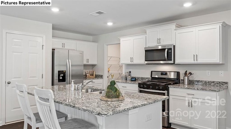 Photo 8 of 28 - 8117 Clairwood Dr #8, Charlotte, NC 28269
