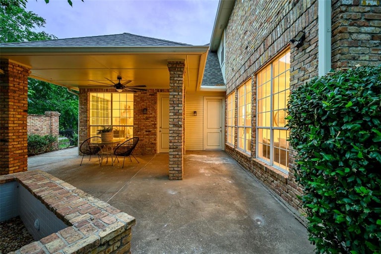 Photo 34 of 35 - 13703 Creekside Pl, Dallas, TX 75240