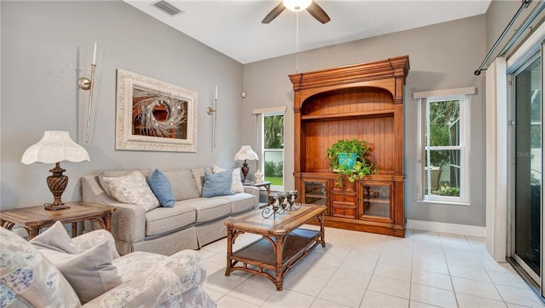 Photo 4 of 37 - 86 Wood Haven Dr, Palm Coast, FL 32164