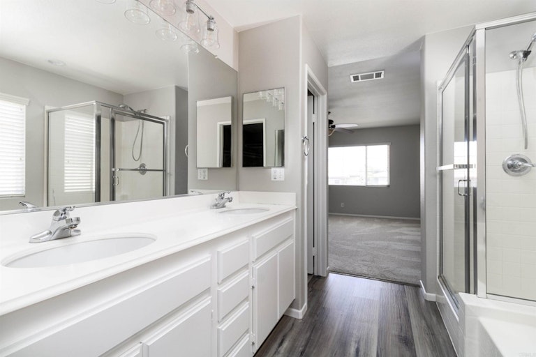 Photo 14 of 28 - 42017 Pine Needle St, Temecula, CA 92591