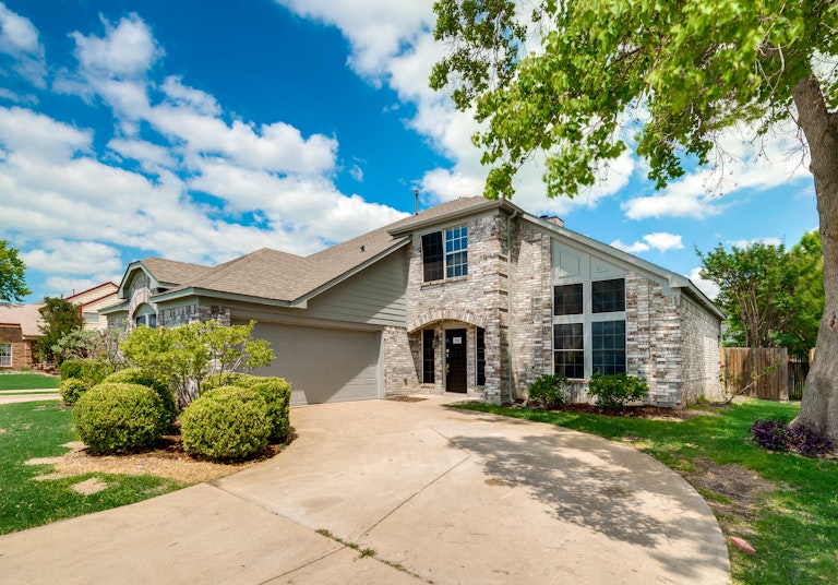 Photo 1 of 25 - 3910 Martha Ln, Rowlett, TX 75088