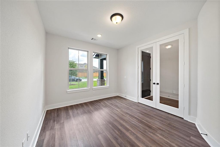 Photo 13 of 35 - 1610 Sequoia Run Dr, Rosharon, TX 77583