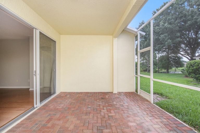 Photo 15 of 19 - 10610 Weybridge Dr, Tampa, FL 33626