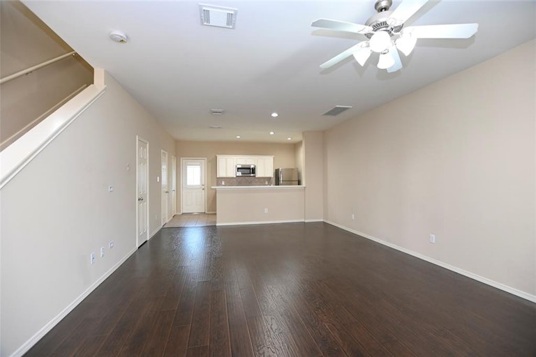 Photo 6 of 26 - 810 W Heights Hollow Ln, Houston, TX 77007