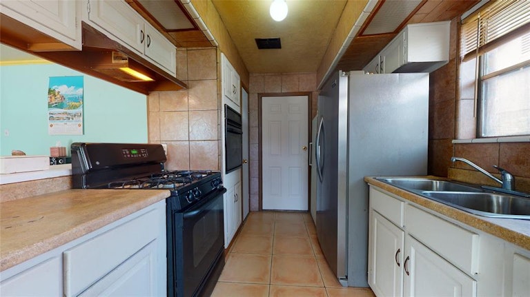 Photo 22 of 48 - 10811 Sagevale Ln, Houston, TX 77089