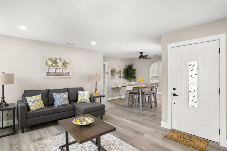 Photo 6 of 33 - 5636 Vista Ave, Sacramento, CA 95824
