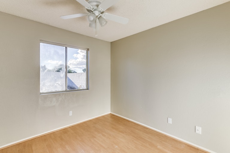 Photo 23 of 28 - 909 W Danbury Rd, Phoenix, AZ 85023