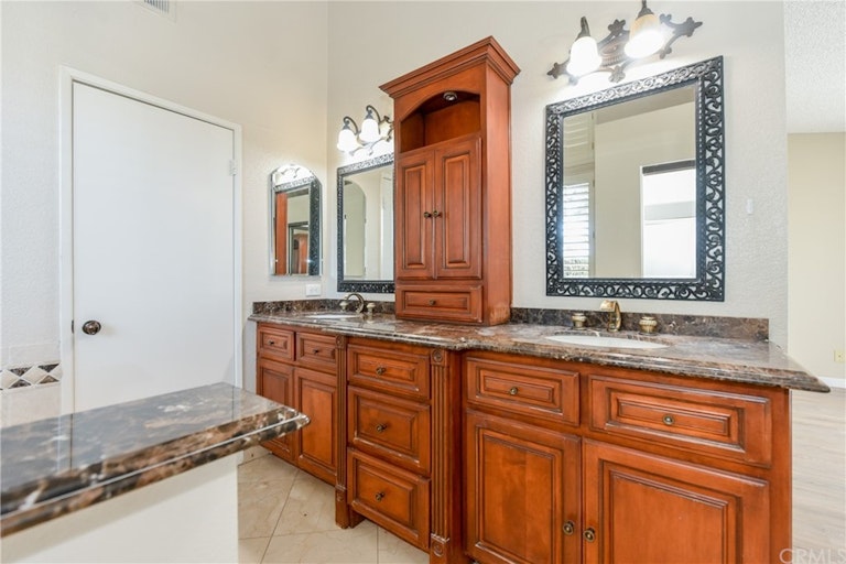 Photo 26 of 46 - 184 Cannon Rd, Riverside, CA 92506