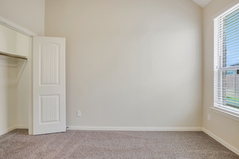 Photo 20 of 26 - 729 Seabourne Dr, Fort Worth, TX 76179