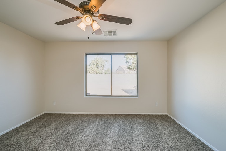 Photo 13 of 26 - 2512 W Darrel Rd, Phoenix, AZ 85041