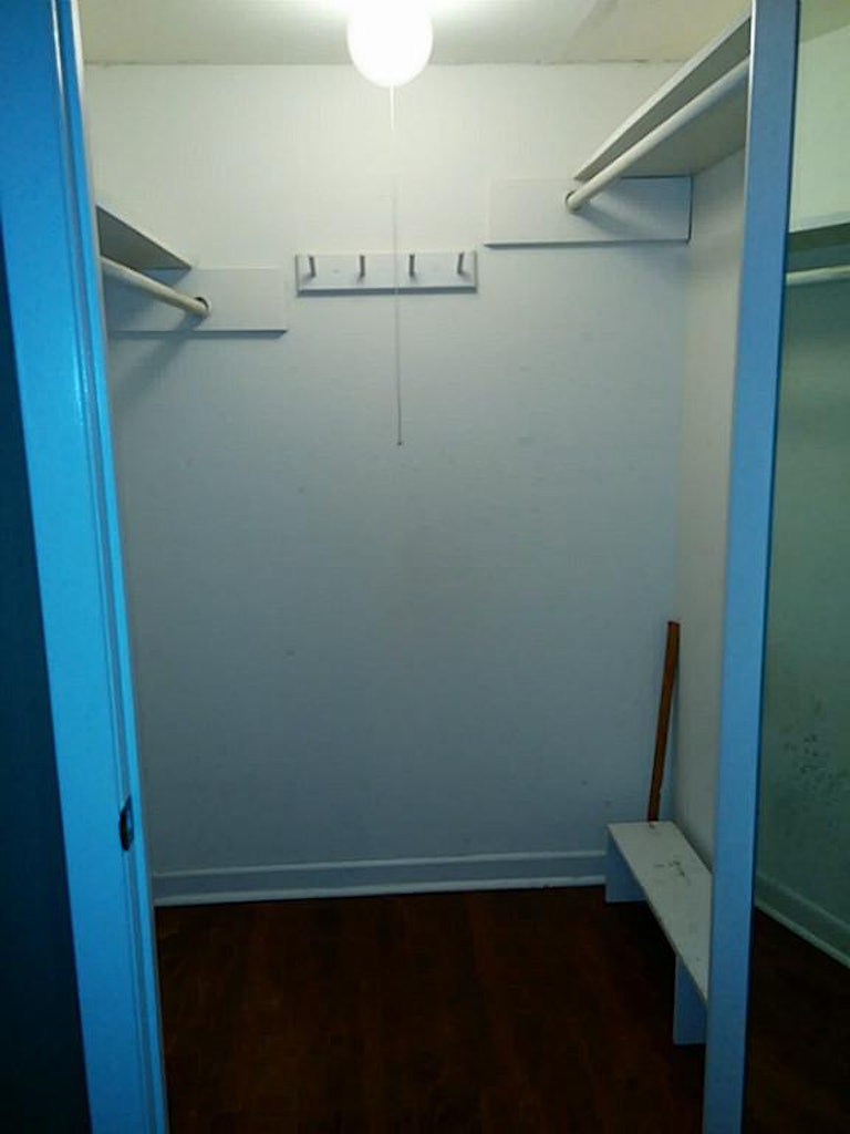 Photo 15 of 30 - 6326 Roos Rd, Houston, TX 77074