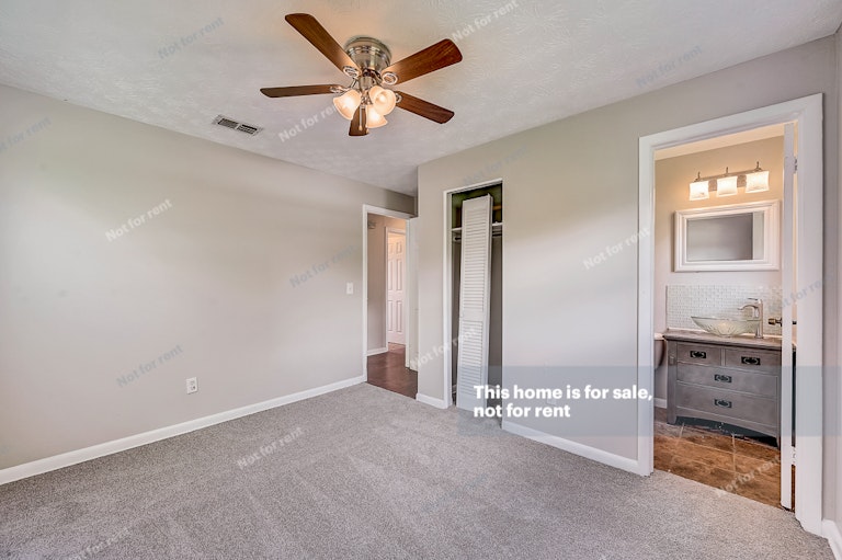 Photo 9 of 32 - 10720 Kuralei Dr, Jacksonville, FL 32246