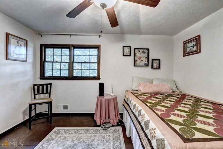 Photo 29 of 39 - 3371 San Antonio Dr, Snellville, GA 30039