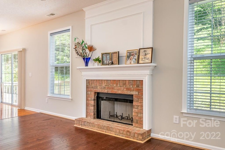 Photo 19 of 37 - 14200 Queens Carriage Pl, Charlotte, NC 28278