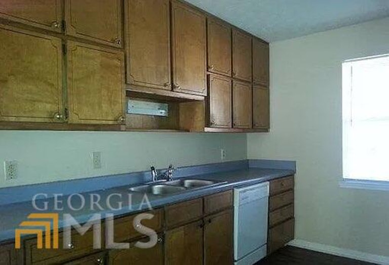 Photo 1 of 8 - 8546 Pineland Dr, Jonesboro, GA 30238