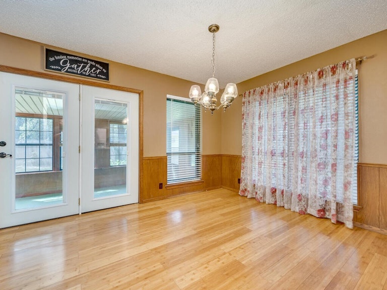 Photo 10 of 35 - 410 Serenada Dr, Georgetown, TX 78628