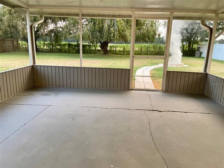 Photo 8 of 18 - 533 Fox Lake Dr, Lakeland, FL 33809