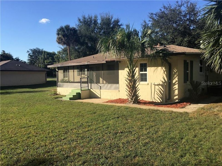 Photo 2 of 18 - 17 Palmetto Dr, Debary, FL 32713