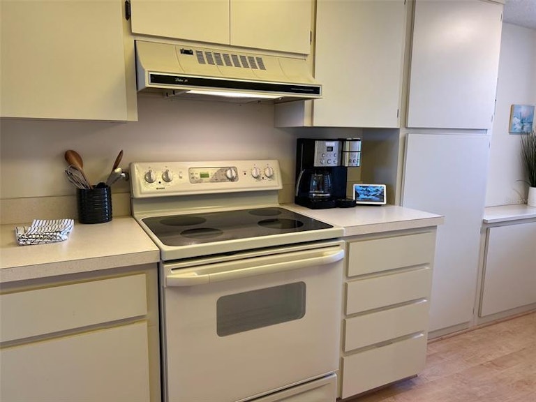 Photo 14 of 32 - 4550 Bay Blvd #1225, Port Richey, FL 34668