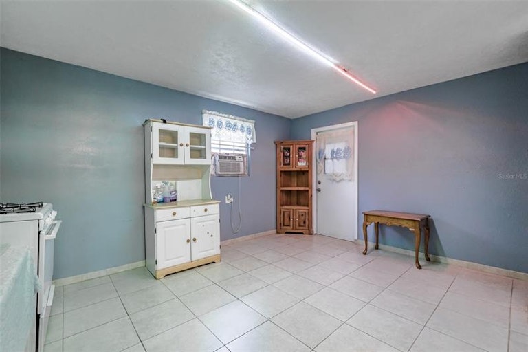 Photo 10 of 63 - 1208 5th St, Wimauma, FL 33598