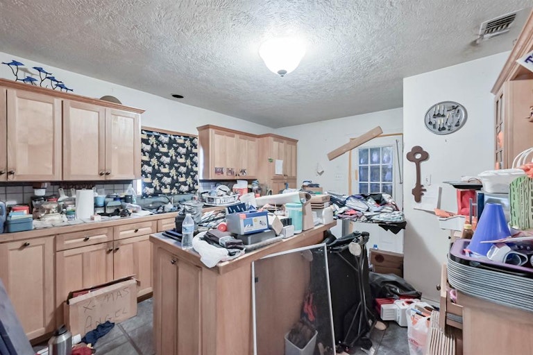 Photo 20 of 31 - 719 Minden St, Fort Worth, TX 76110