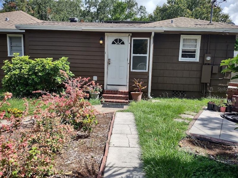 Photo 2 of 56 - 2256 Burlington Ave N, Saint Petersburg, FL 33713