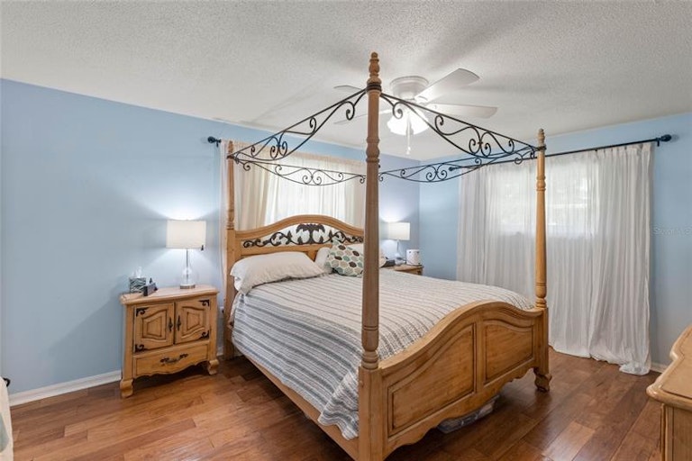 Photo 17 of 56 - 721 W Nelson St, Tavares, FL 32778