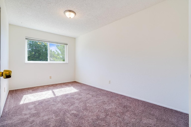 Photo 13 of 36 - 4636 Baywind Dr, Sacramento, CA 95838