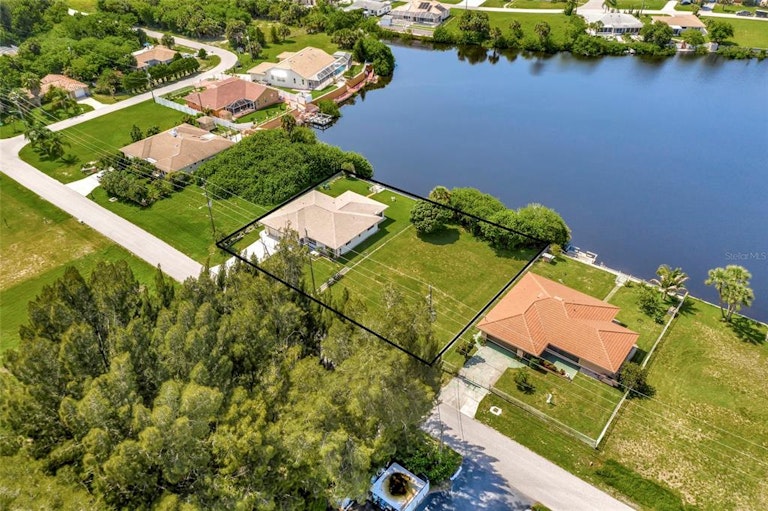 Photo 10 of 43 - 12152 Saragossa Ln, North Port, FL 34287