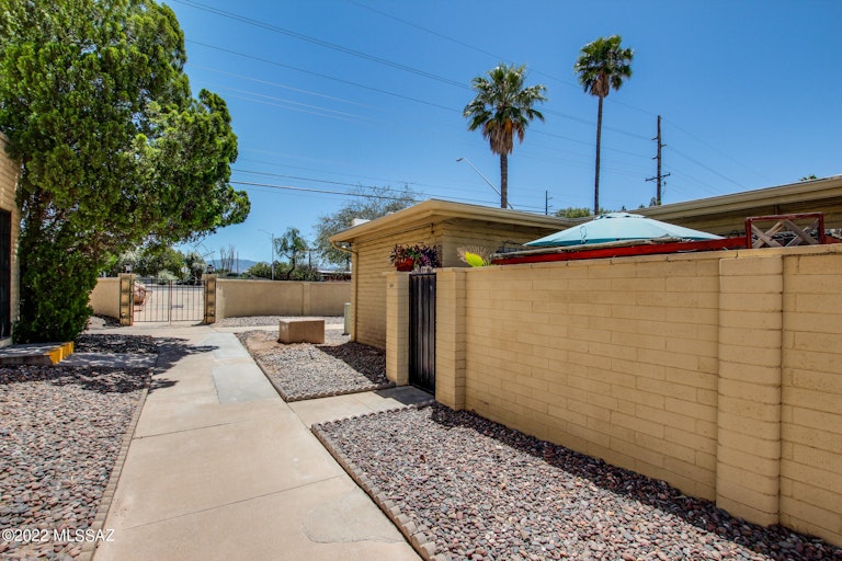 Photo 36 of 40 - 810 S Kolb Rd #64, Tucson, AZ 85710