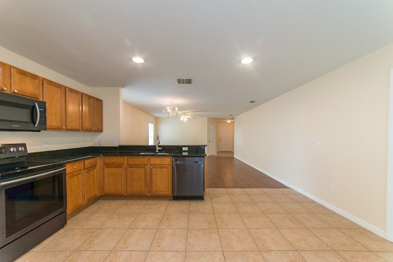 Photo 3 of 19 - 226 Windrose Dr, Orlando, FL 32824