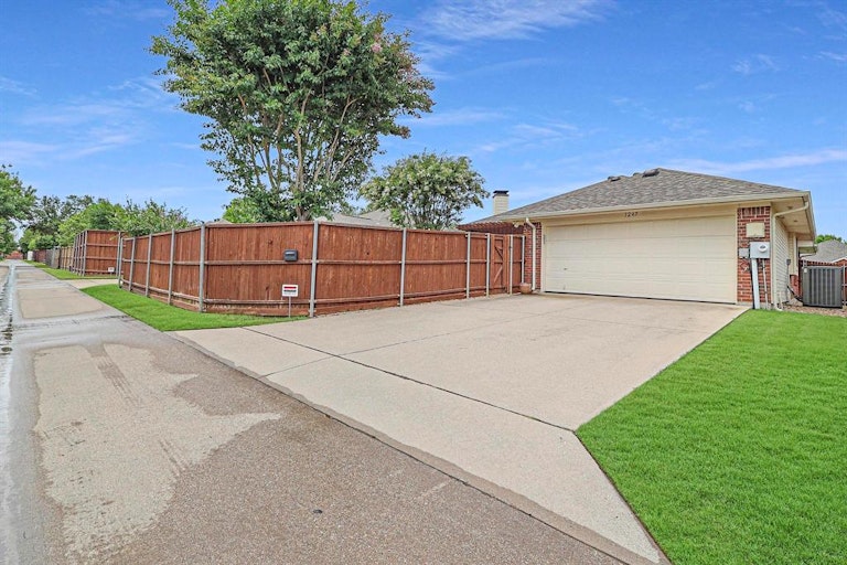 Photo 30 of 30 - 1245 Longhorn Dr, Lewisville, TX 75067