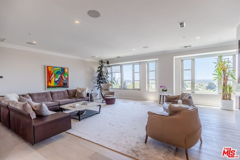 Photo 2 of 26 - 10580 Wilshire Blvd #7SW, Los Angeles, CA 90024