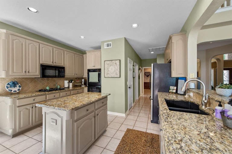 Photo 8 of 40 - 419 Deer Run, Keller, TX 76248