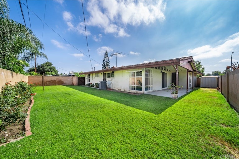 Photo 31 of 37 - 1019 N Hermosa Dr, Anaheim, CA 92801