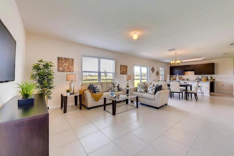 Photo 3 of 19 - 2008 Carnostie Rd, Winter Haven, FL 33884
