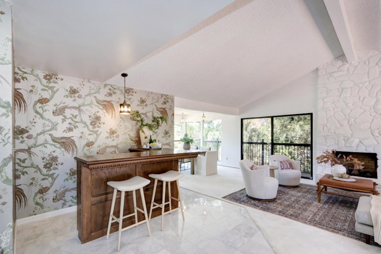 Photo 10 of 70 - 4040 Crondall Dr, Sacramento, CA 95864