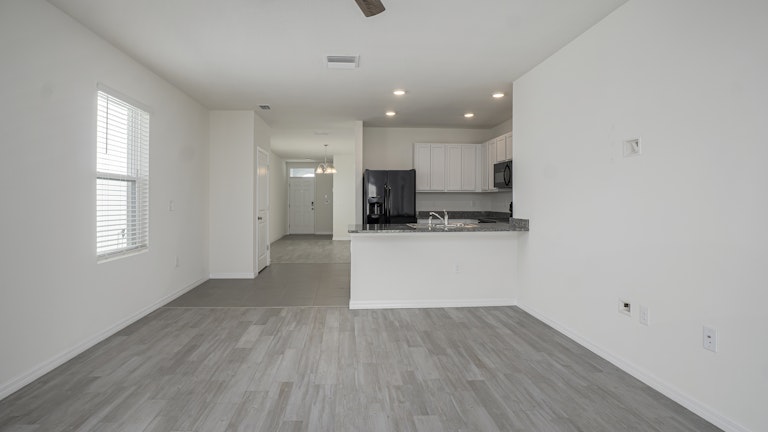 Photo 9 of 17 - 32641 Abby Lax Ln, Wesley Chapel, FL 33543