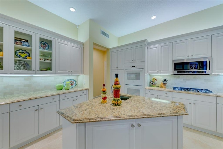 Photo 15 of 54 - 2107 Pinnacle Cir S, Palm Harbor, FL 34684