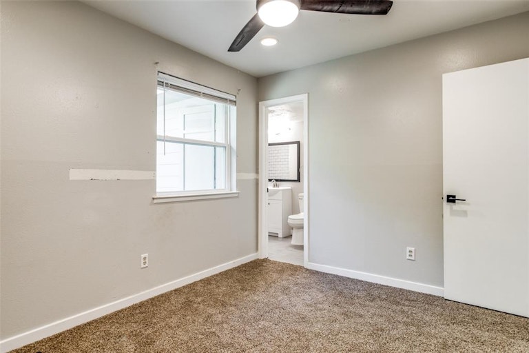 Photo 14 of 19 - 551 Cripple Creek Dr, Duncanville, TX 75116