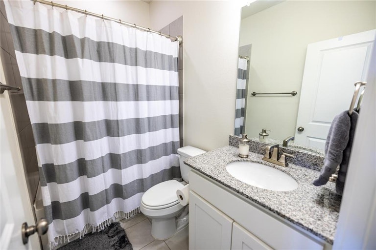 Photo 15 of 30 - 1503 English Blue Ln, Arlington, TX 76005