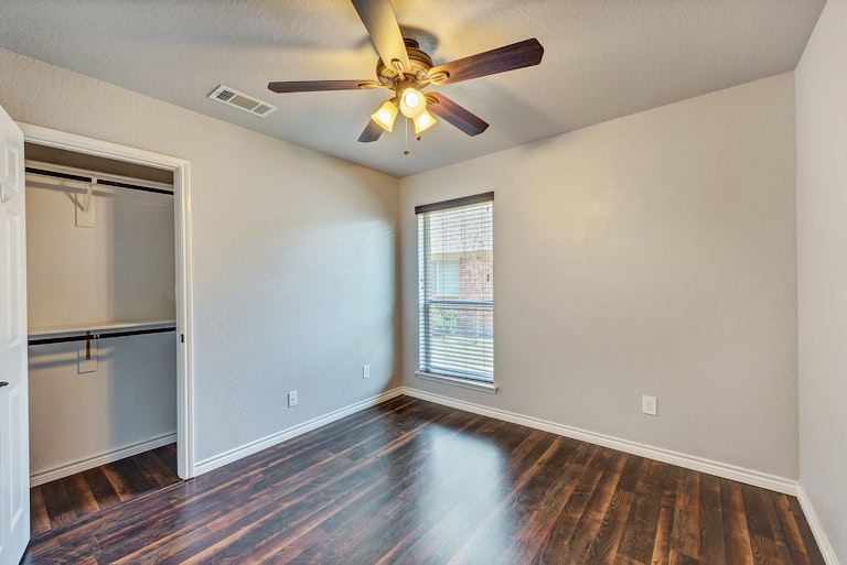 Photo 21 of 25 - 5532 Chinkapin Ln, Fort Worth, TX 76244