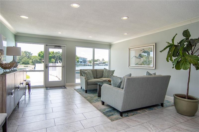 Photo 25 of 38 - 1365 Snell Isle Blvd NE #6D, Saint Petersburg, FL 33704