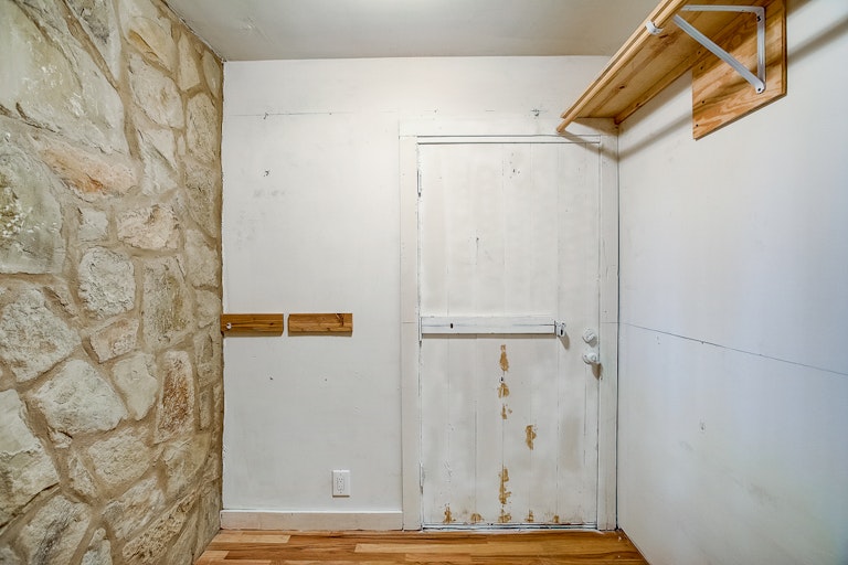 Photo 31 of 60 - 915 Lauder Dr, Spicewood, TX 78669