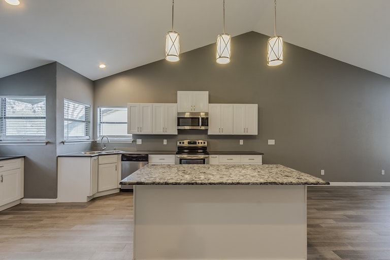 Photo 2 of 13 - 9562 Cloverdale, San Antonio, TX 78250