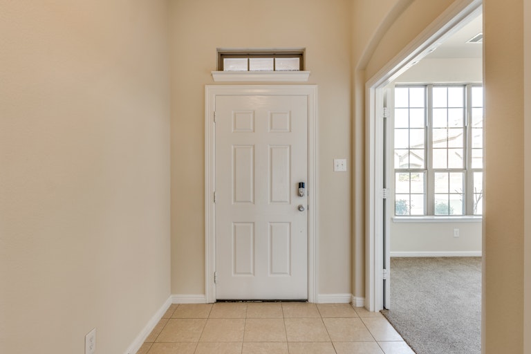 Photo 11 of 26 - 5908 Paddlefish Dr, Fort Worth, TX 76179