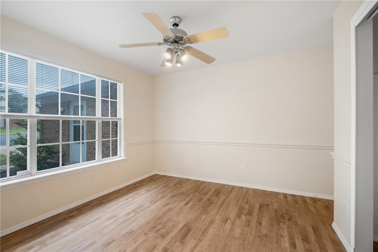 Photo 13 of 27 - 3945 Eagles Nest St, Round Rock, TX 78665