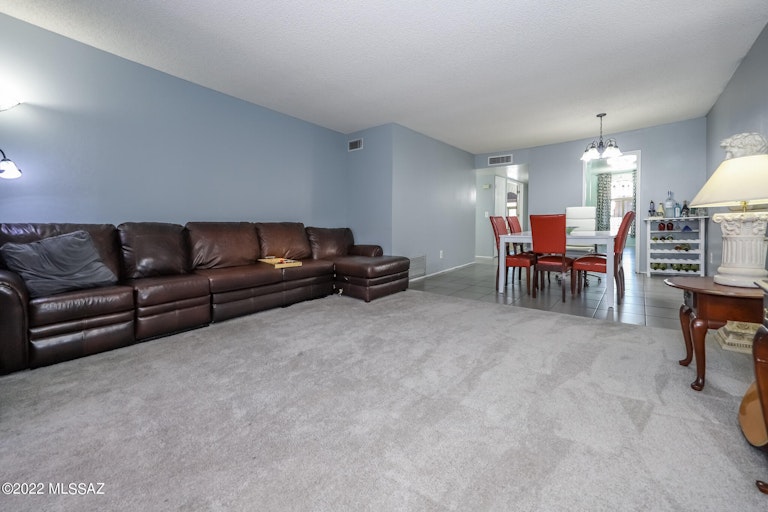 Photo 10 of 29 - 441 W Calle Lindero, Tucson, AZ 85704