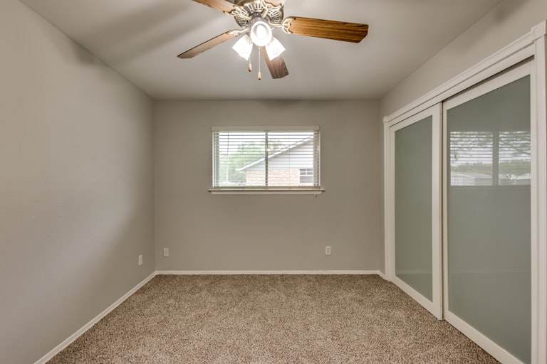 Photo 13 of 23 - 2218 Darrell Ct, Irving, TX 75060